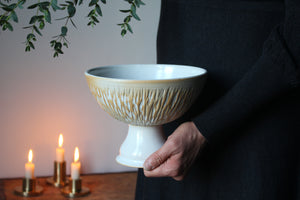 Glass-filled Pedestal Centrepiece in Speckled Cream/White