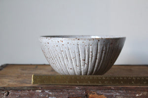 Ribbed Serving Bowl in Speckled Cream/White